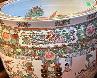 Famile Rose Large Planter Pot