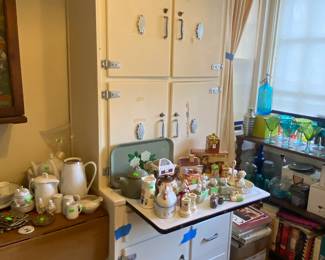 Antique Kitchendom Hoosier Cabinet!