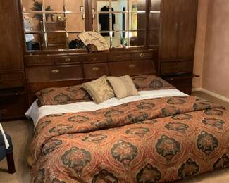 King size Head Board with storage and  tray table  pull out for drinks, computer or phones