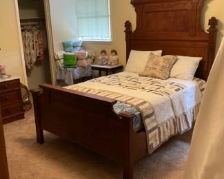 Antique Full size oak bed