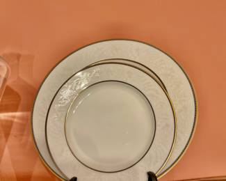 Gorham Adria Gold Fine China only (2)