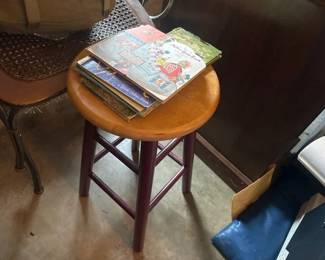 LOT OF VINTAGE KIDS BOOKS AND STOOL