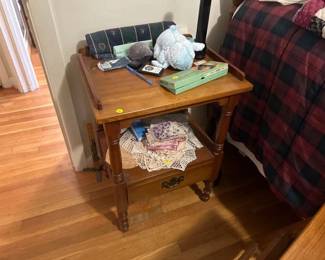 END TABLE 21X17X28 CONTENTS NOT INCLUDED