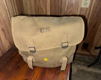 U.S. BAG WITH CIGAR BOX , ETC