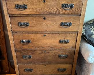 Antique 5 drawer dresser