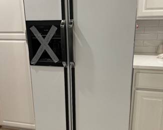 Side by side refrigerator - icemaker needs new water lines - frig and freezer work great - Super Clean