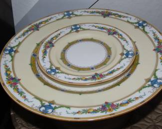 Mintons, 24 bone china dinner and bread and butter plates, "Helena"