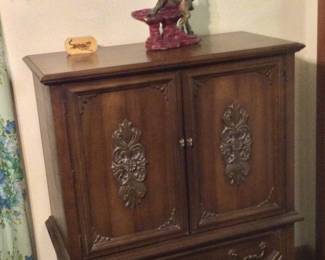 Clothing chest, horse lamp
