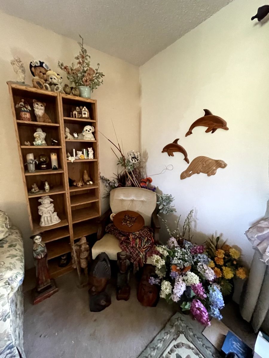 Cape Coral Furniture, Decor, Collectibles,... starts on 4/13/2024