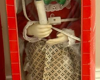 Display Mrs. Claus