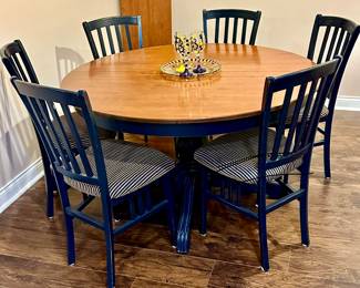 Canadel Cherry Round 1 Pedestal Dining Table with 1 Leaf and 6 Canadel Chairs.  Needs some TLC on the top of the table