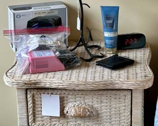 This is very nice Wicker Bedroom Set including Bedframe and Mattress/Boxspring, 4 Drawer Dresser and Mirror, Wicker Accent Chair and Wicker Nightstand.