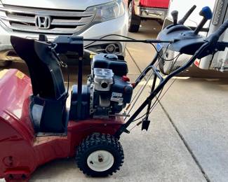 Toro Power Max 724 OE Snowblower with Briggs & Stratton Engine