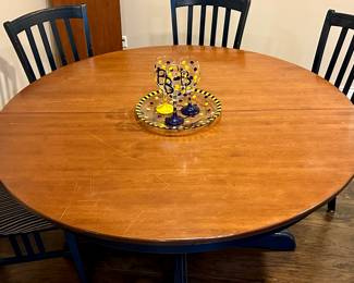 Canadel Cherry Round 1 Pedestal Dining Table with 1 Leaf and 6 Canadel Chairs.  Needs some TLC on the top of the table