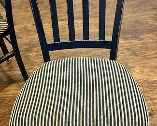 Canadel Cherry Round 1 Pedestal Dining Table with 1 Leaf and 6 Canadel Chairs.  Needs some TLC on the top of the table