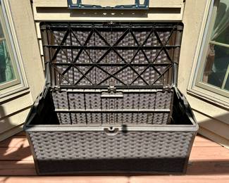 Suncast Deck Box (Wicker Style)