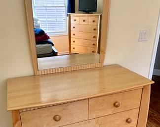 Lovely Chest of Drawers with mirror in Beech with Mirror