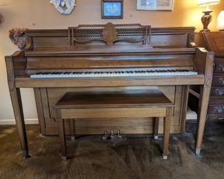 Sohmer Spinet Grand Piano
Style 34 IP
American Walnut
Number 182844