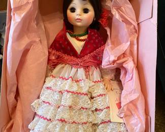 Madame Alexander Doll Collection aprox 60 dolls in all