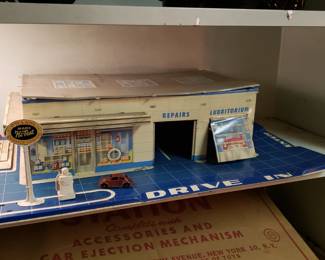 Marx tin litho service station with a few accessories 