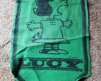 Oh, Lucy~! Peanuts pennant - pretty rare 