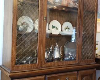 Mid Century china cabinet. Great size - not too big!