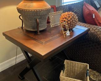 End table and accessories 