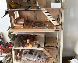 Tiny houses and toys 