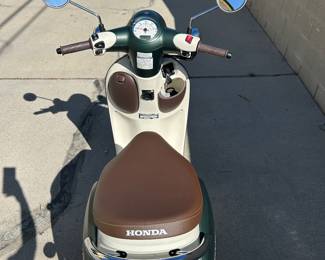 2023 Honda Metropolitan scooter only 9 miles!! 