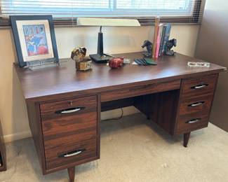 Mid century modern executive desk in fantastic condition