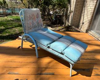 Vintage patio lounge chair