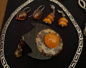 Bakelite jewelry

