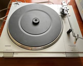 Magnavox turntable (missing cover)