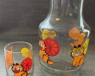 Vintage Garfield glass and juice pitcher
