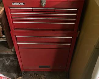 Stack on 2-piece tool chest on wheels