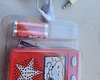 Peanuts Snoopy Woodstock FM Scanner Radio Earphones Macy’s