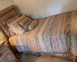 2 Beautiful Twin Beds with Headboard