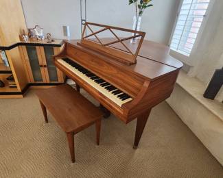 Baldwin 1960'S Baby Grand Piano (It has that Mid Century Modern Look)