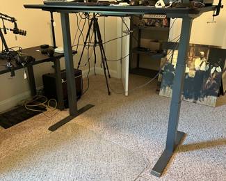 O7 - $425. VariDesk 2021 Electric Standing Desk.  Measures 29.5" x 60". Excellent Condition. 