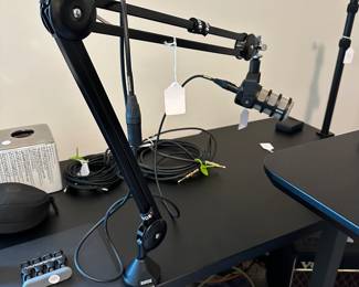 O17 - $100 - Rode Microphone and Stand with Mogami cord. 