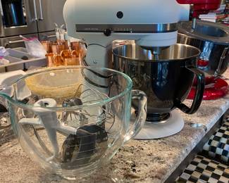 K29 - $400. Kitchen Aid Limited Edition Rough Matte Finish.  2021 special edition. Light + Shadow Limited Edition Mixer. Very good gently used condition. Includes Glass Bowl & Black Bowl. 
