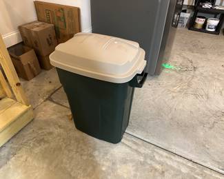 G3 - $25, 30 Gallon Rubbermaid Trash Can