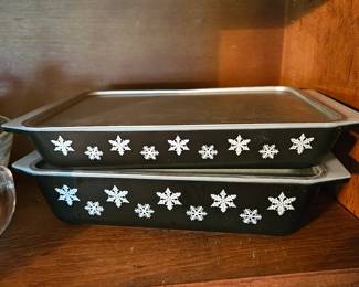 Pyrex with metal lids