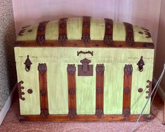 Dome top trunk. $50