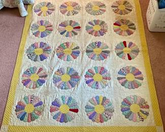 Dresden Plate pattern quilt. $50