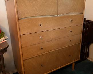 Mid-Century Modern, Kent Coffey Chest of Drawers. Great condition.