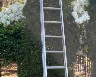 24 Heavy Duty Aluminum Ladder And Ladder Support 