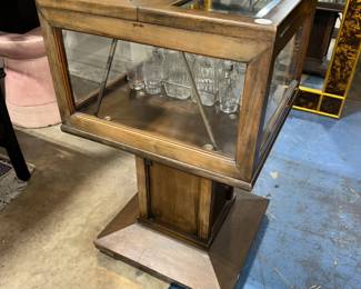 Vintage Lift Bar Orlando Estate Auction