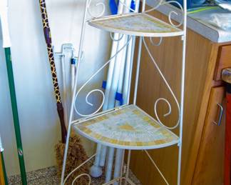 Corner decorative corner shelf