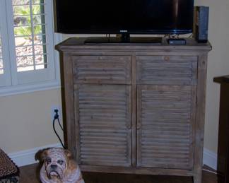 Samsung TV, wooden cabinet